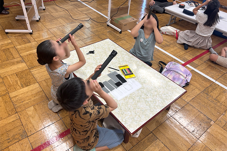 【開催報告】新宿区立中町図書館で本学学生がイベント「サイエンスわくわくランド！〜光のひみつをのぞいてみよう〜」を開催（7/20）